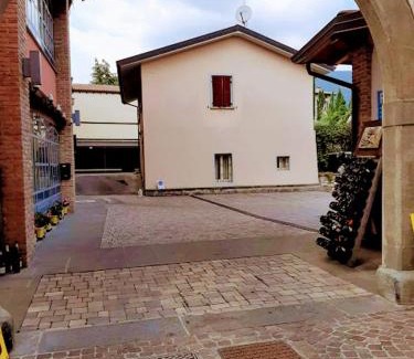 Clusane Apartment | Il Cortile