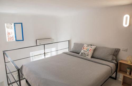 Lucca Historical Center Apartment | Il Piccolo Acero[Inside city walls,Wifi & terrace]
