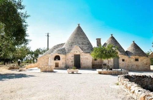 Alberobello House | Il Trullo dei mille colori