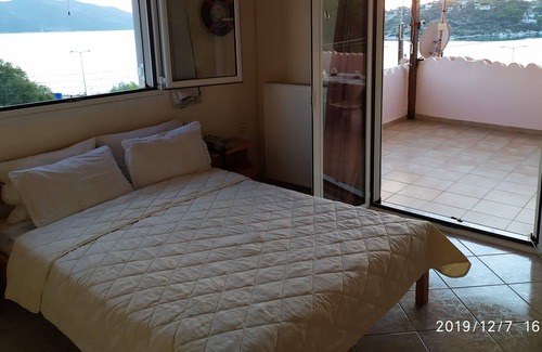 Salamis House | ILIAKTI RELAXING SEASIDE AMAZING VIEW