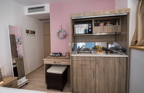 Mikros Gialos Hotel | Ilianthos Apartments & Studios