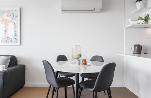 Cheltenham Apartment | Ilixir Apartments by Ready Set Host