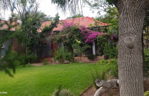 Beaufort West Cottage | Immaculate 2-bed Garden Cottage in Beaufort West