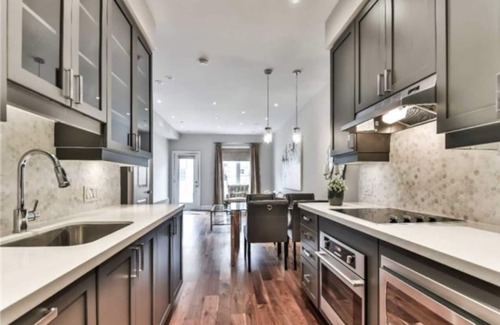 Lawrence Park House | Immaculate Executive Townhouse