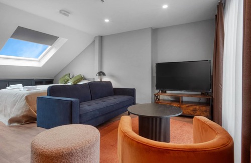 Grove Green Apartment | Immaculate Luxury Studio in London