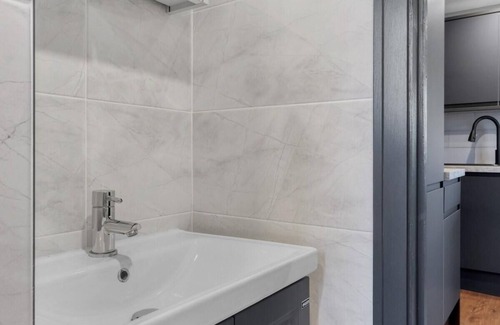 Grove Green Apartment | Immaculate Luxury Studio in London