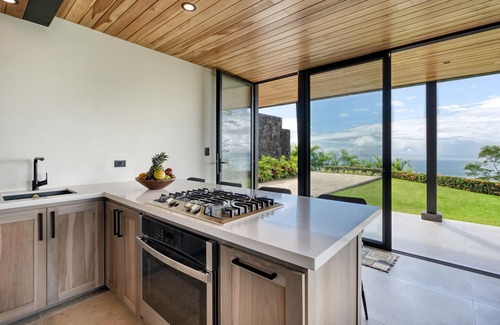 Uvita Villa | IMMENSE Ocean Views - 5 bdrms - 5 min to beach - concierge service - Security