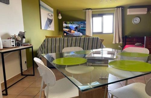 Sainte-Clotilde Apartment | Immense StuDio 51 jusqu'à 4 personnes avec vue mer