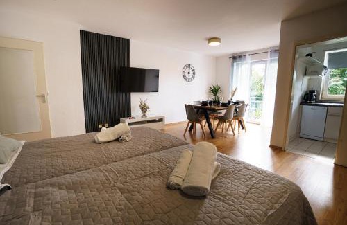 Stuhr Apartment | ImmoStay #2 -Moderne Wohnung mit zwei Balkonen, WLAN & Parkmöglichkeit