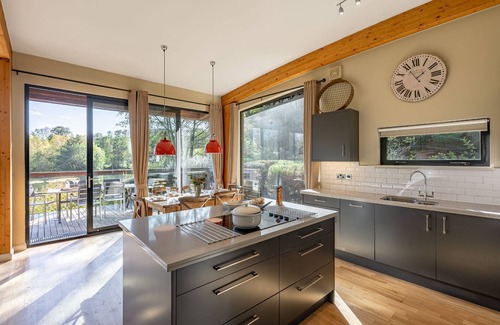 Richmond Cottage | Imogen - a lodge that sleeps 6 guests in 3 bedrooms