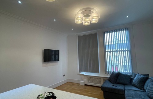 Wolverhampton Apartment | Impeccable 1 Bed Apartment in Wolverhampton