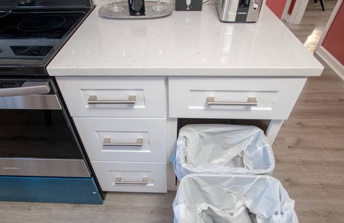 Graham Apartment | Impeccable 2BR Apartment Upstairs Fast WiFi