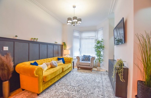 Plasnewydd House | Impeccable 4-bed Home Close to City Centre