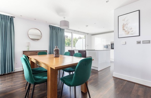 East Putney Apartment | Impressive 2 Bed Penthouse in Wandsworth