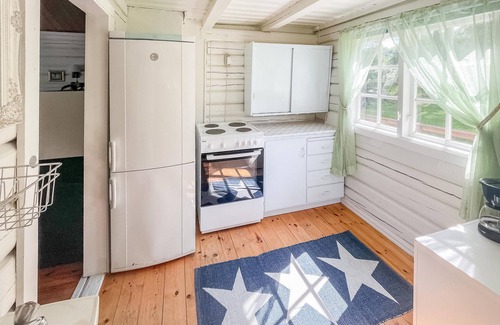 Kongsvinger House | In a dreamlike location on the lake, this cozy wooden house near Granli welcomes you.