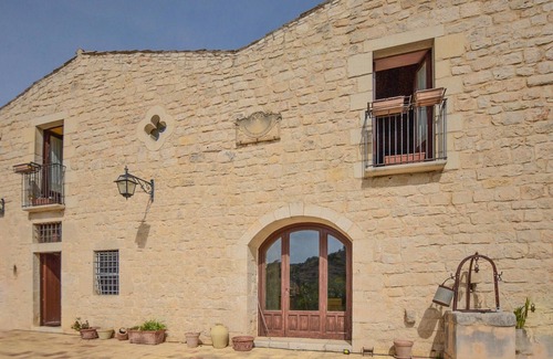 Casa Papa House | In a quiet location, near Modica and Ragusa, this beautiful and classic stone house welcomes you.