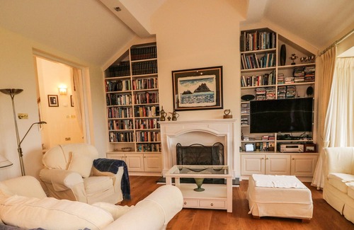 Lauragh House | IN?EAR SCÉINE., family friendly in Tuosist, County Kerry