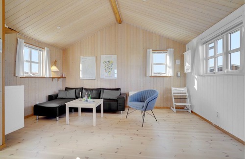 Logstor House | In Lendrup there is a nice lido on the beach, on the beach you can book tennis courts, rent a boat,