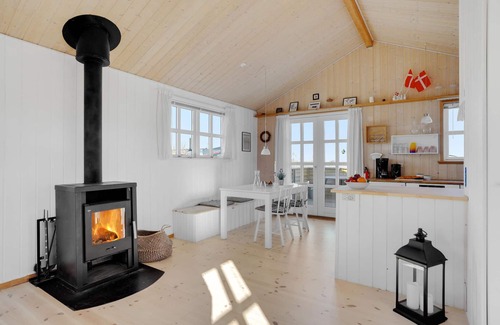 Logstor House | In Lendrup there is a nice lido on the beach, on the beach you can book tennis courts, rent a boat,