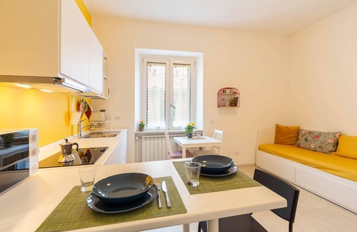 Milan Apartment | In Milan and yet at home: The Yellow House studio!