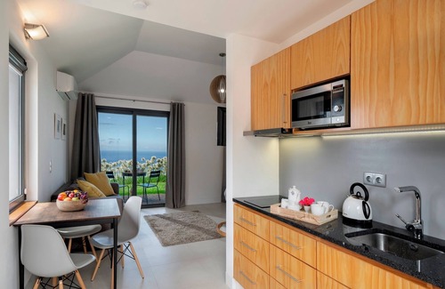 Prazeres Cottage | In peaceful Prazeres | Qta Inácia Sunflower Studio