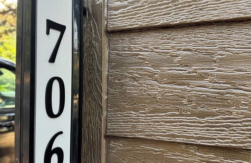 Keystone House | In the center of all the Black Hills has to offer, The Elkhorn Cabin