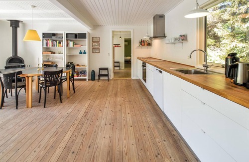 Strøby Ladeplads House | In the first row by the water lies this exceptionally cozy cottage at Strøby Ladeplads.