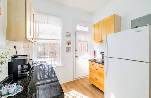 Adams Morgan Apartment | In the heart of Adams Morgan | Vintage Charm