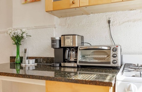 Adams Morgan Apartment | In the heart of Adams Morgan | Vintage Charm