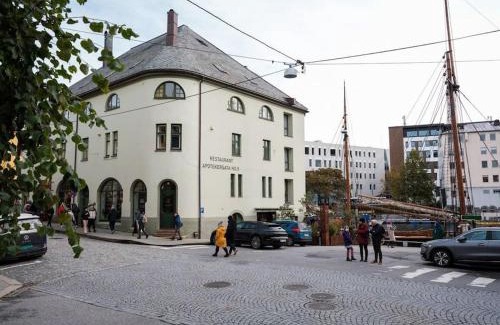 Alesund Apartment | In the Heart of Brosundet! Fully equipped 3 Bed Room Ap