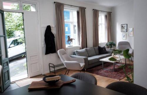 Alesund Apartment | In the Heart of Brosundet! Fully equipped 3 Bed Room Ap