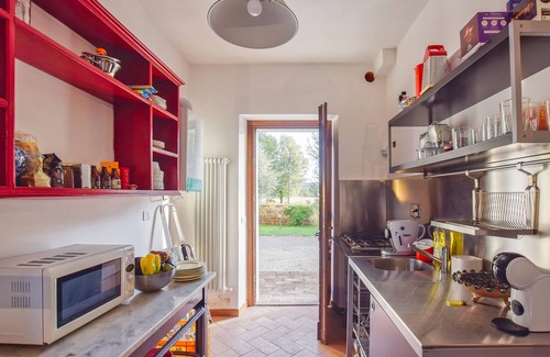 Guzman House | In the heart of Italy awaits you this spacious property with swimming pool.