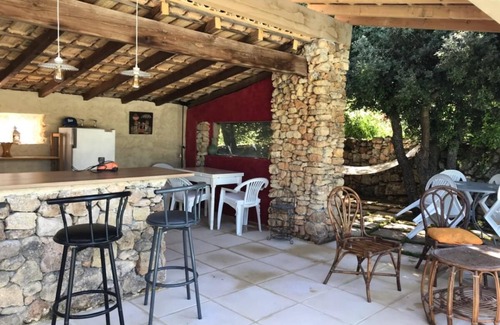 Viens Villa | In the heart of the Luberon, spacious villa with private pool and jacuzzi