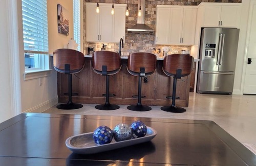 Blackshear-Prospect Hill Condo | In The Hot Middle of All The Action! BEDS FOR 9 HEADS! Awesome View!