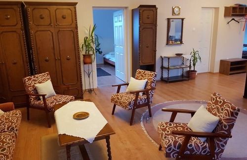 Heviz Condo | In Ungarn, Bad Hévíz, Fam. Ferienwohnung mit Garten, Außenpool, Sauna, Whirlpool