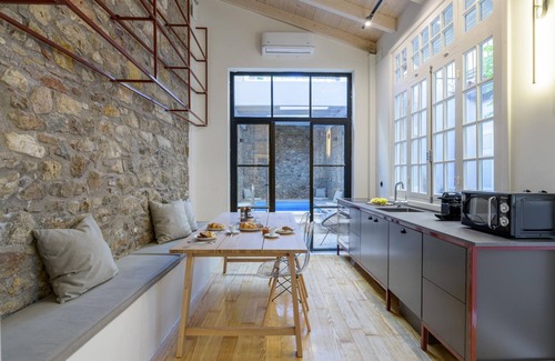 Plaka Apartment | Incomparable Plaka s Lux 2bdrm Apt w Pvt Heated Pool