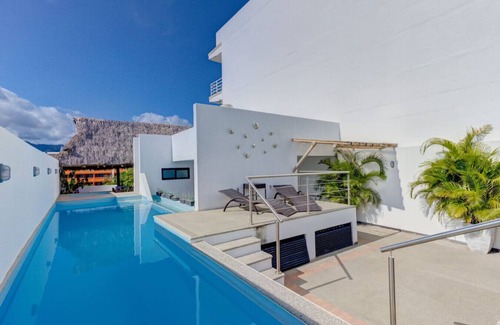 La Cruz de Huanacaxtle Condo | Increíble condo 2BD con alberca en roof!