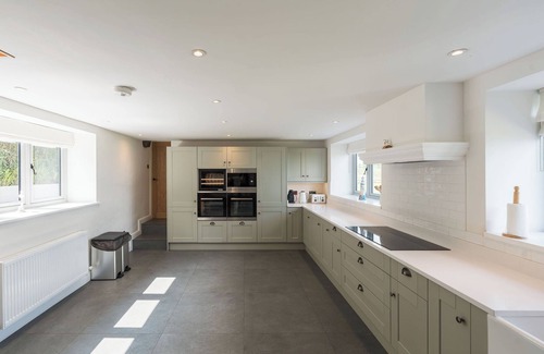 Pentraeth House | Incredible stay overlooking Red Wharf By sleeping up to 8 guests with hot tub & garden lounge area