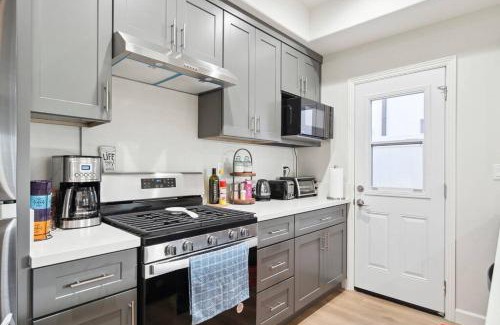 Midway City House | Incredible Value for 12 guests, New 3BR Home by Disneyland, Knott's, Beach