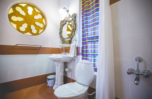Kumbakonam Hotel | INDeco Hotels Swamimalai, Kumbakonam