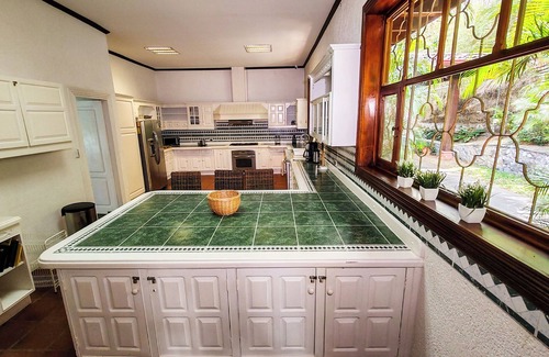 Santa Ana Villa | Independent villa 8BR 7 1/2 BTH Pool Fast WIFI sleeps 18 people