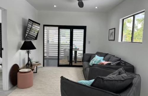 Palm Cove Apartment | Indigo Apartment with Pool 200m to Beach