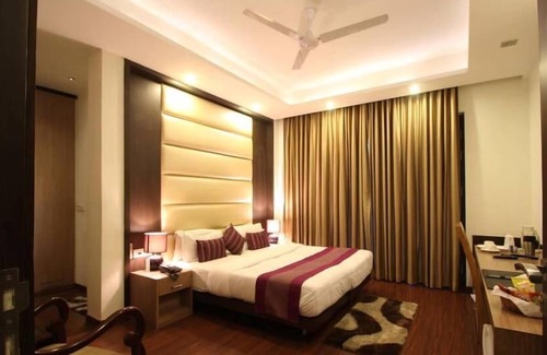 DLF City Hotel | Indiyaah Inn