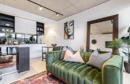 Collingwood Apartment | IndustrialStyle Pad in Cool Grungy Neighborhood