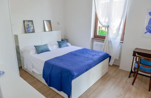 Salo Apartment | Ines Lake Garden - with private parking & garden