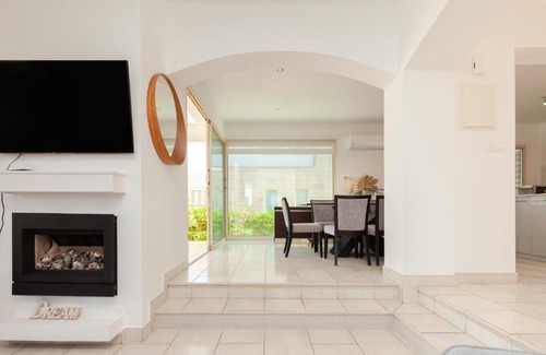 Kissonerga Villa | Infinity Luxury 4 bedroom Villa