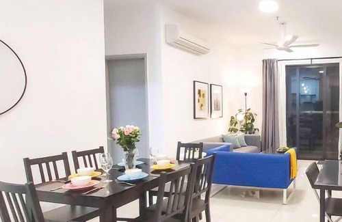 Bandar Kinrara Apartment | Infinity Pool@10 Kinrara - Pavilion near LRT& Sunwayn