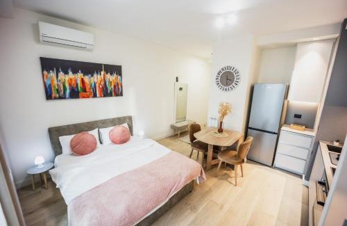 Savski Venac Apartment | inJoy