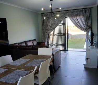 Estcourt House | Inkazimulo Airbnb