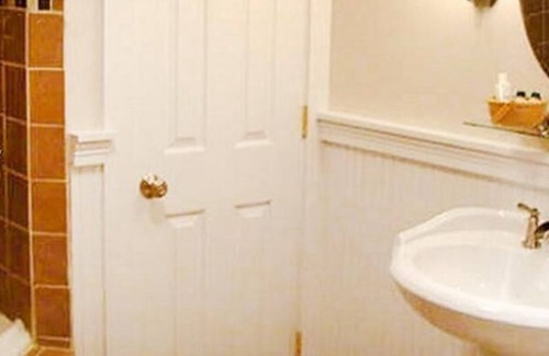 Warwick Hotel | Inn at Stony Creek